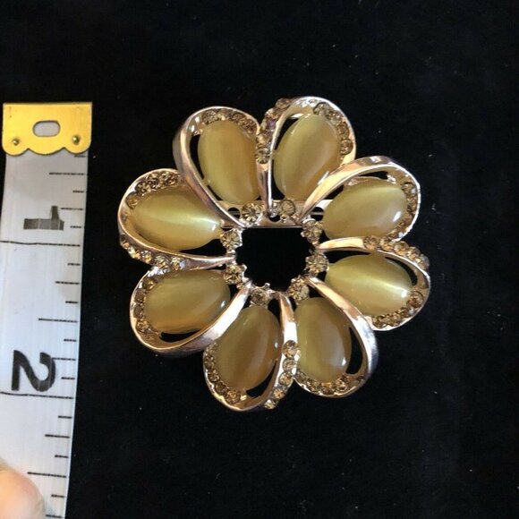 Vintage Style Brooch Antiqued Gold Tone Round Opal Simulated Champag… - Picture 10 of 10